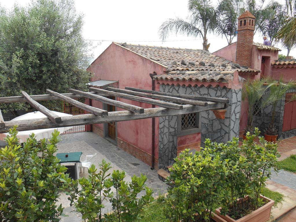 Villa Del Nespolo Fiumefreddo di Sicilia Extérieur photo
