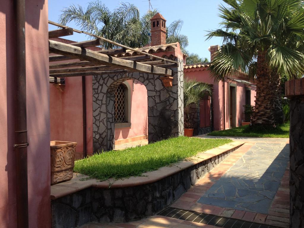 Villa Del Nespolo Fiumefreddo di Sicilia Extérieur photo